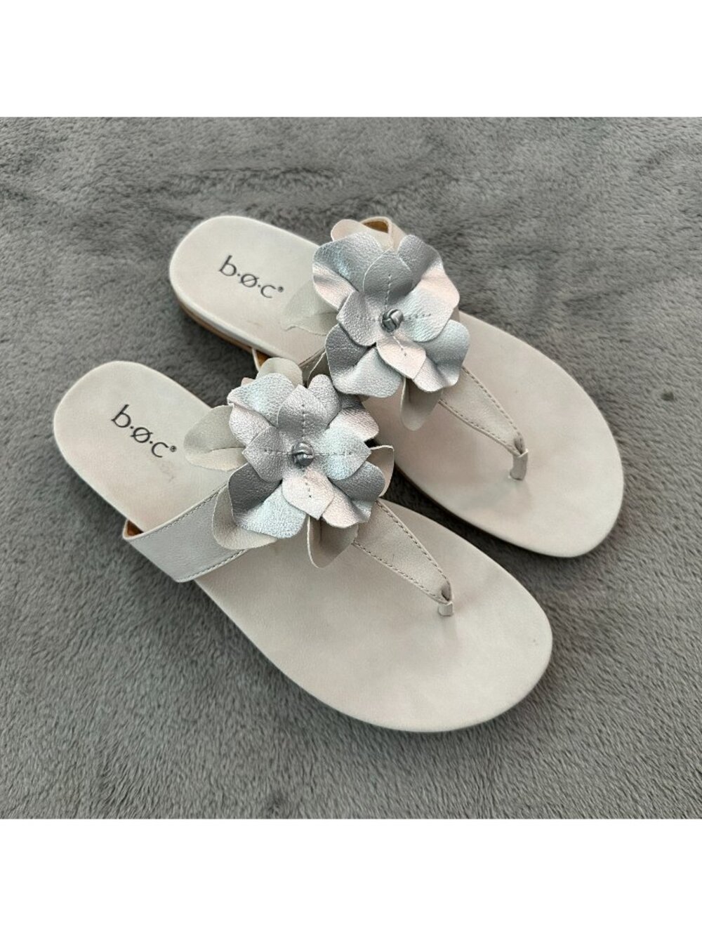 BOC Born Concept Silver Flower Sandals Shoes Flats Womens 9 - Picture 1 of 5